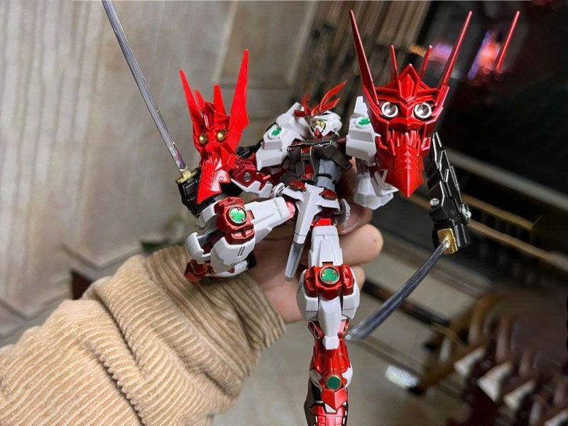 A Beautiful Original Color Assembly Model Of The Warring States Period'S Heretics Gundam Model