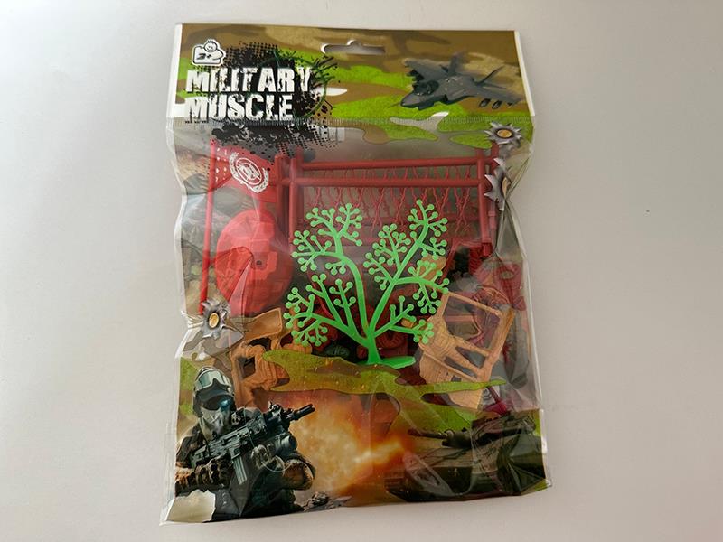 18pcs Soldier + 2 Guardrails + 1 Tree + 1 Flag