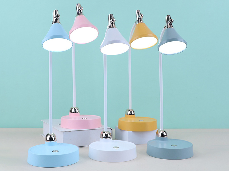 Simple Nordic-style LED Eye Protection Desk Lamp