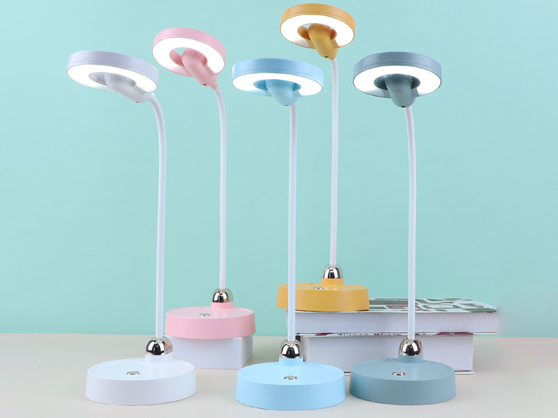 Simple Nordic-style LED Eye Protection Desk Lamp