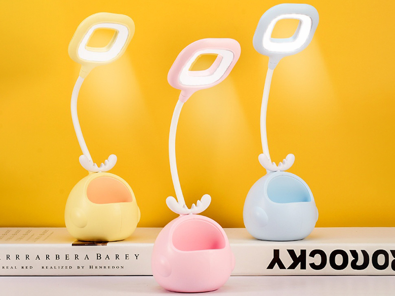 Cute Deer Pen Holder LED Desk Lamp