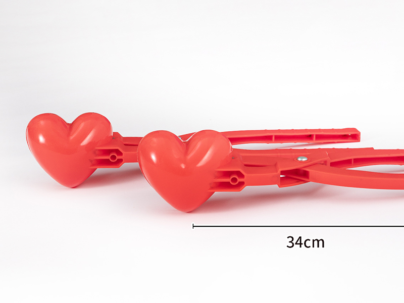 Large Heart-Shaped Snowball Clip 34cm
