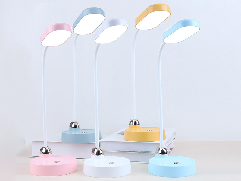 Simple Nordic-style LED Eye Protection Desk Lamp