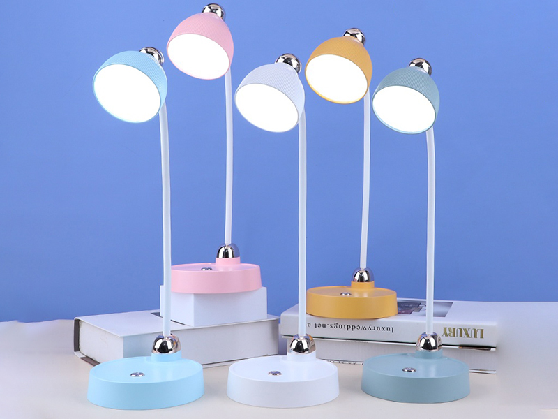 Simple Nordic-style LED Eye Protection Desk Lamp