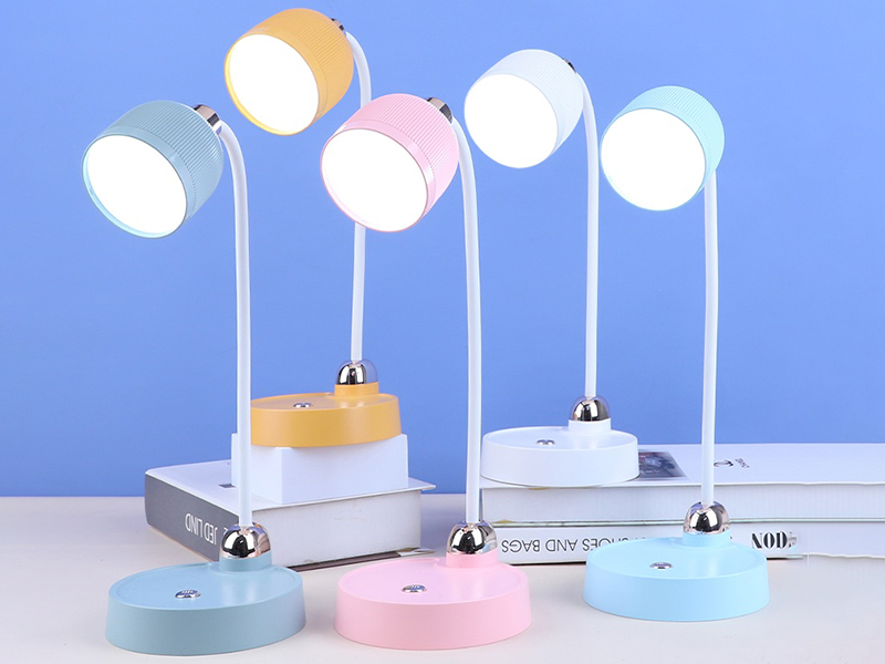 Simple Nordic-style LED Eye Protection Desk Lamp